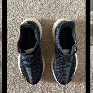 💙 yeezy boost 350 asriel like new ! ✨